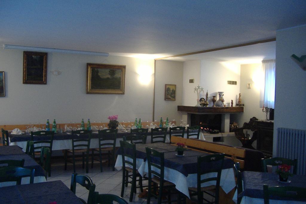 Hotel Ristorante Vittoria San Fedele Intelvi Exteriör bild