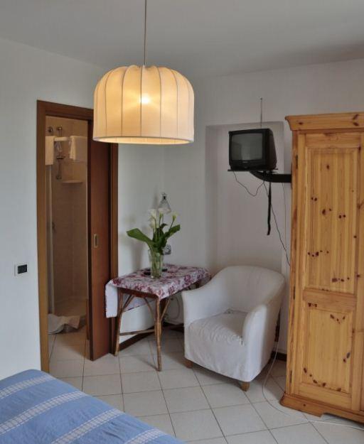 Hotel Ristorante Vittoria San Fedele Intelvi Rum bild
