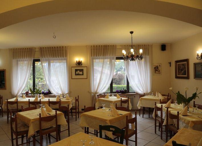Hotel Ristorante Vittoria San Fedele Intelvi Exteriör bild