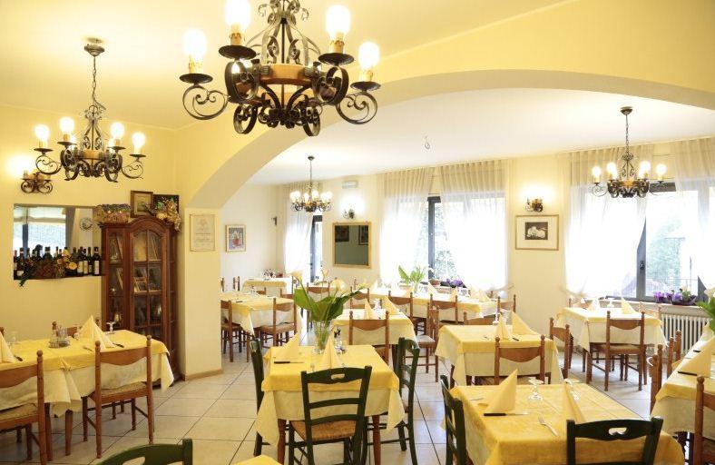 Hotel Ristorante Vittoria San Fedele Intelvi Exteriör bild