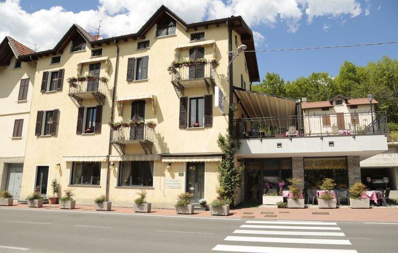 Hotel Ristorante Vittoria San Fedele Intelvi Exteriör bild