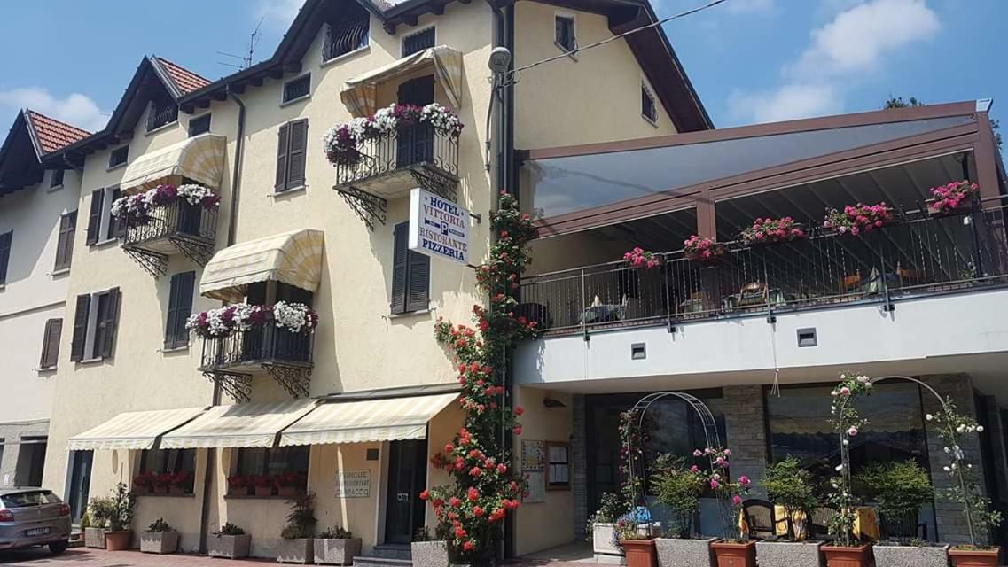 Hotel Ristorante Vittoria San Fedele Intelvi Exteriör bild